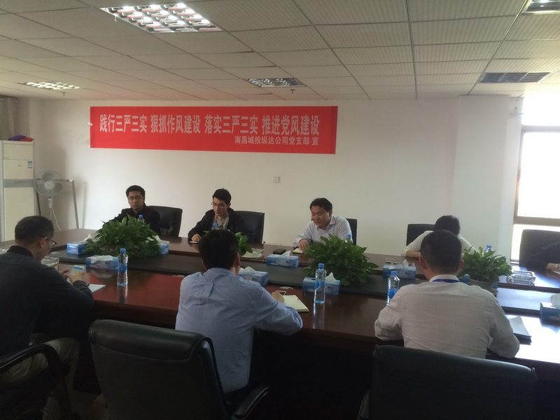 �й���ί��ί���������һ�����������Ͷ���� һ�ߵ���װΥ�塱��������