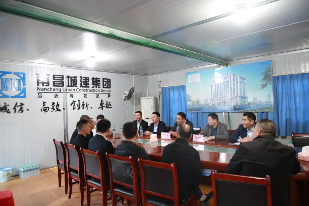 ������Ͷ�������䲿��չ������ʿ���飬���������������Ž��跢չ�ġ���ͷ������̸��