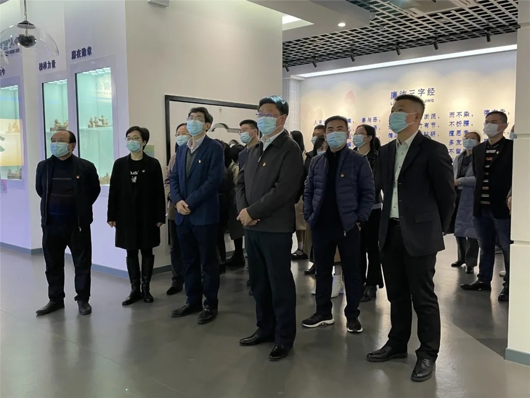 ��չ���Ļ�� ���ξܸ�����˼�����