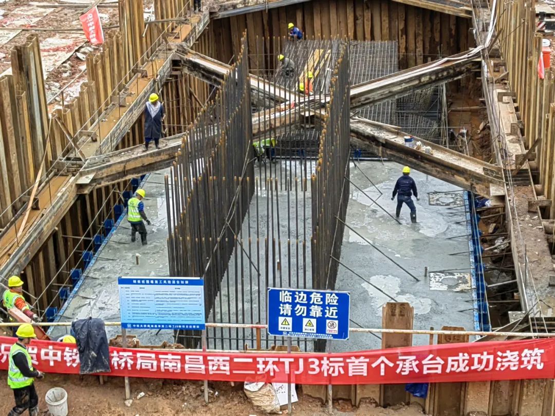 ������������Ŀȫ���׸���̨����ʵ��