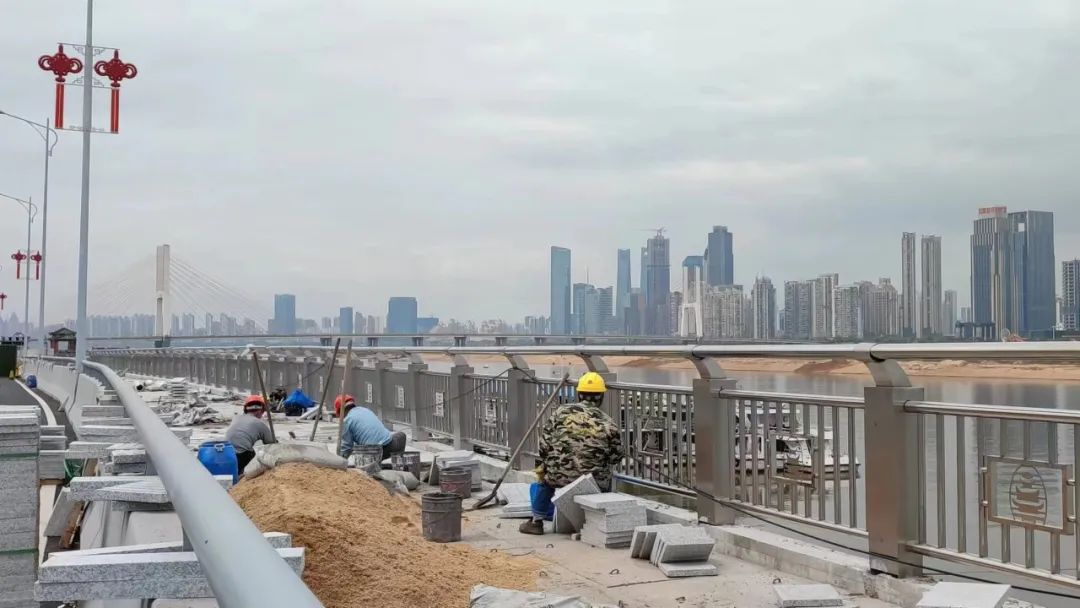 ���г����º����ؽ��б���·����ˢ����Ŀ����������غ���Ŀ����