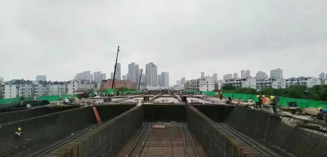 ǿ����Ŀ���� ������Ŀ�ƶ� ���������ϱ���������Ŀ�������